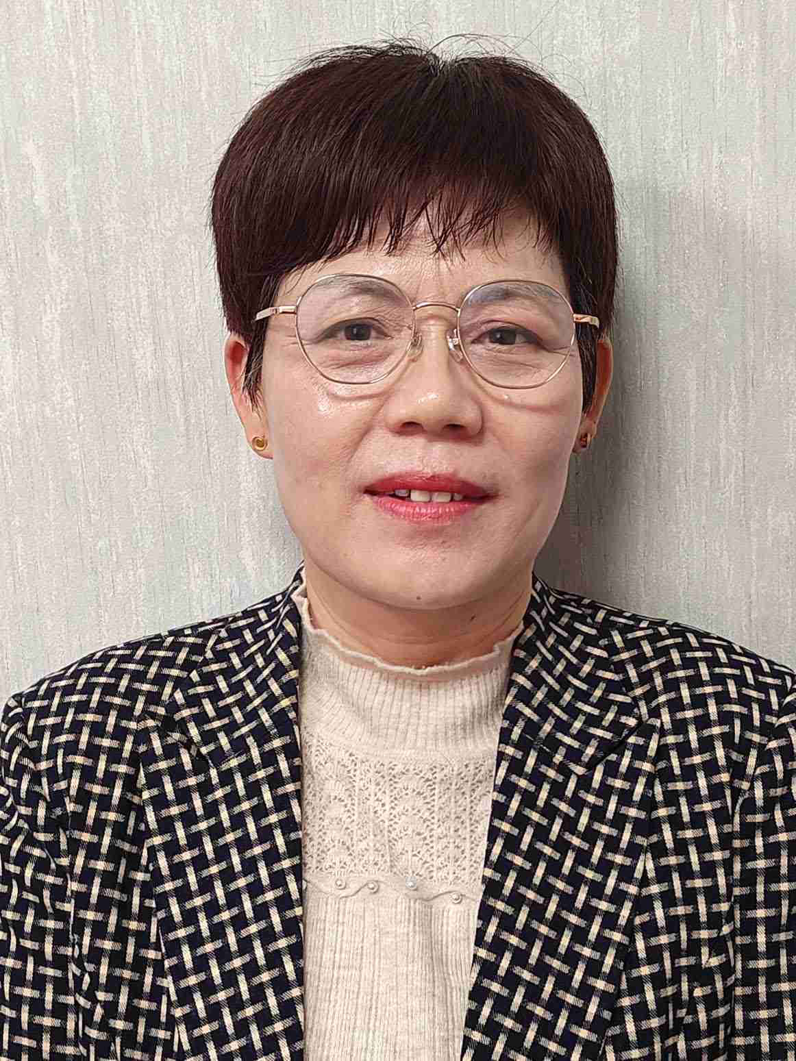 高玉玲阿姨照片