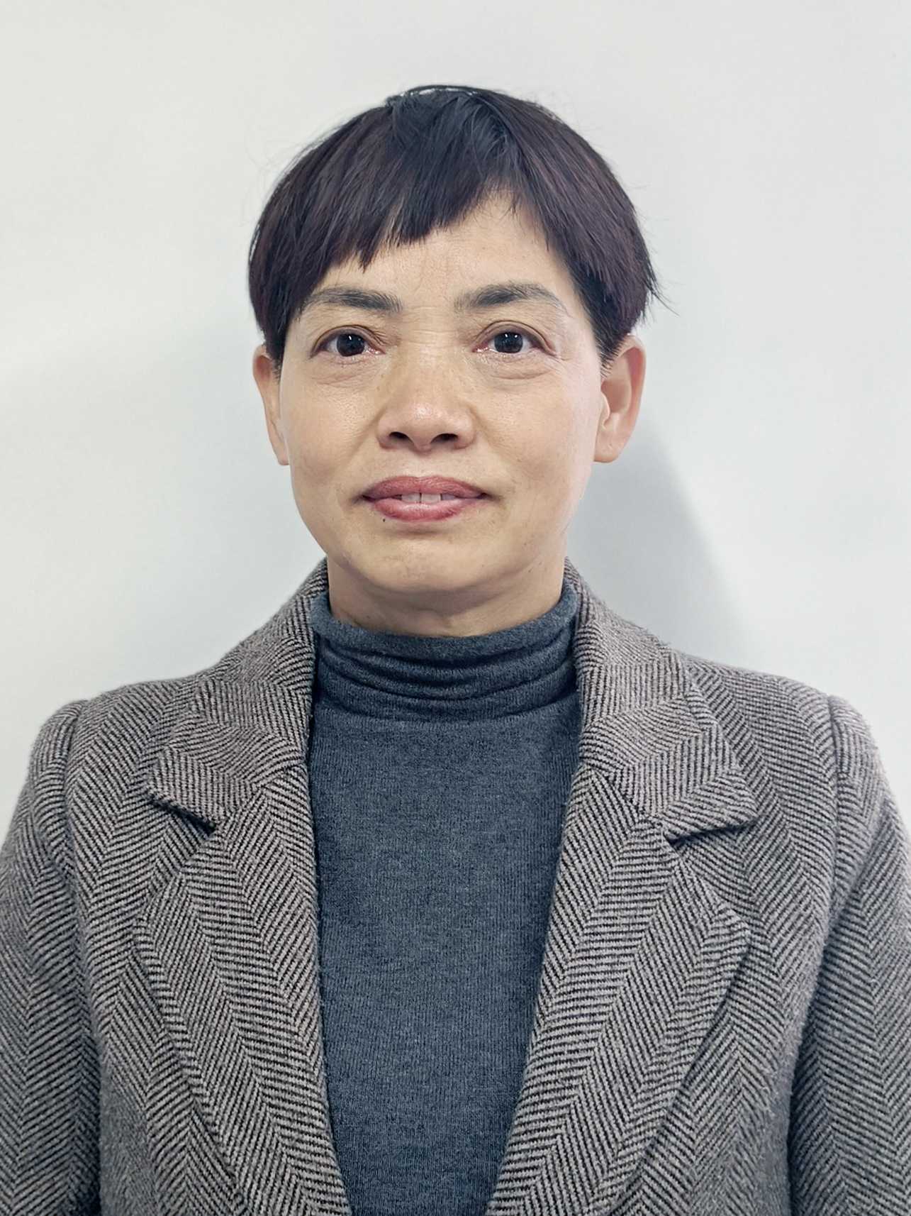 吴绵秀阿姨照片