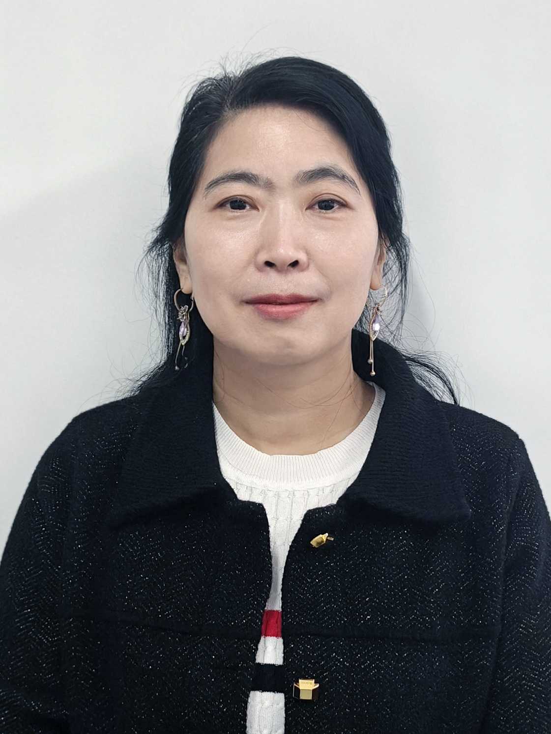 何潘菊阿姨照片