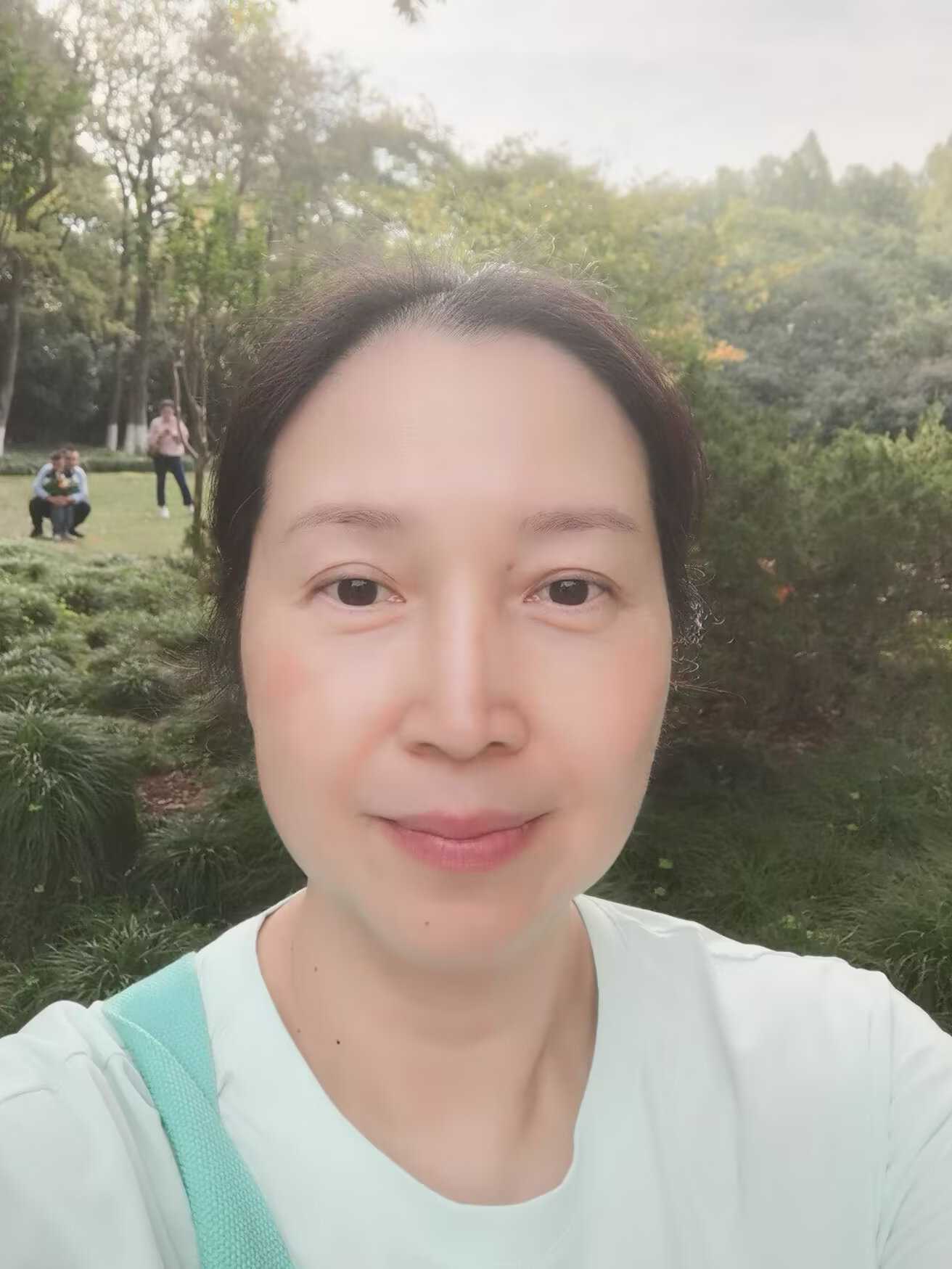 黄琳阿姨照片