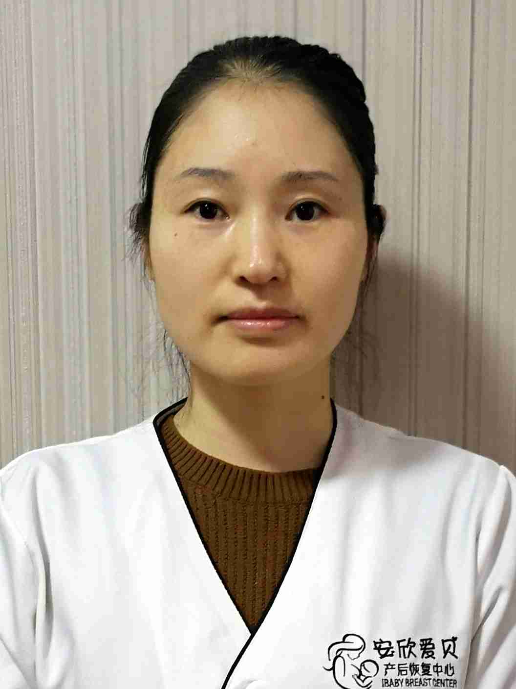 黄燕蓉阿姨照片