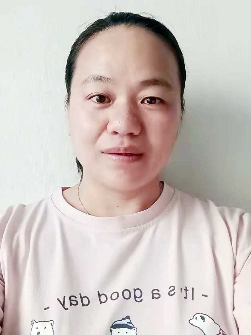 徐梅芹阿姨照片