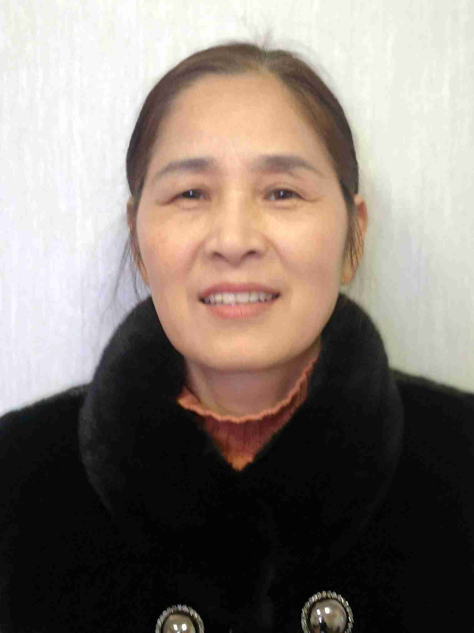 沈伟芬阿姨照片