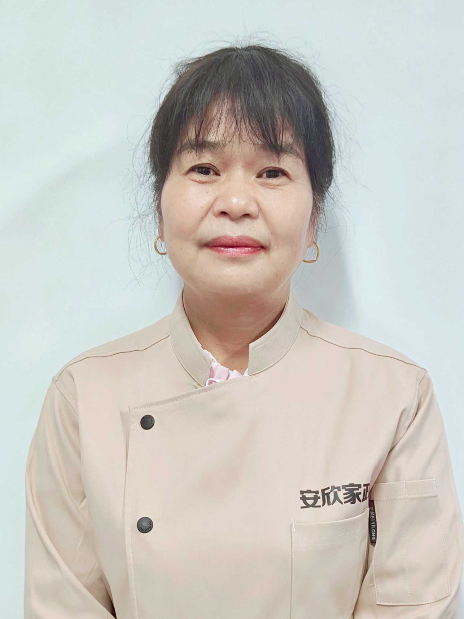 王玉伟阿姨照片