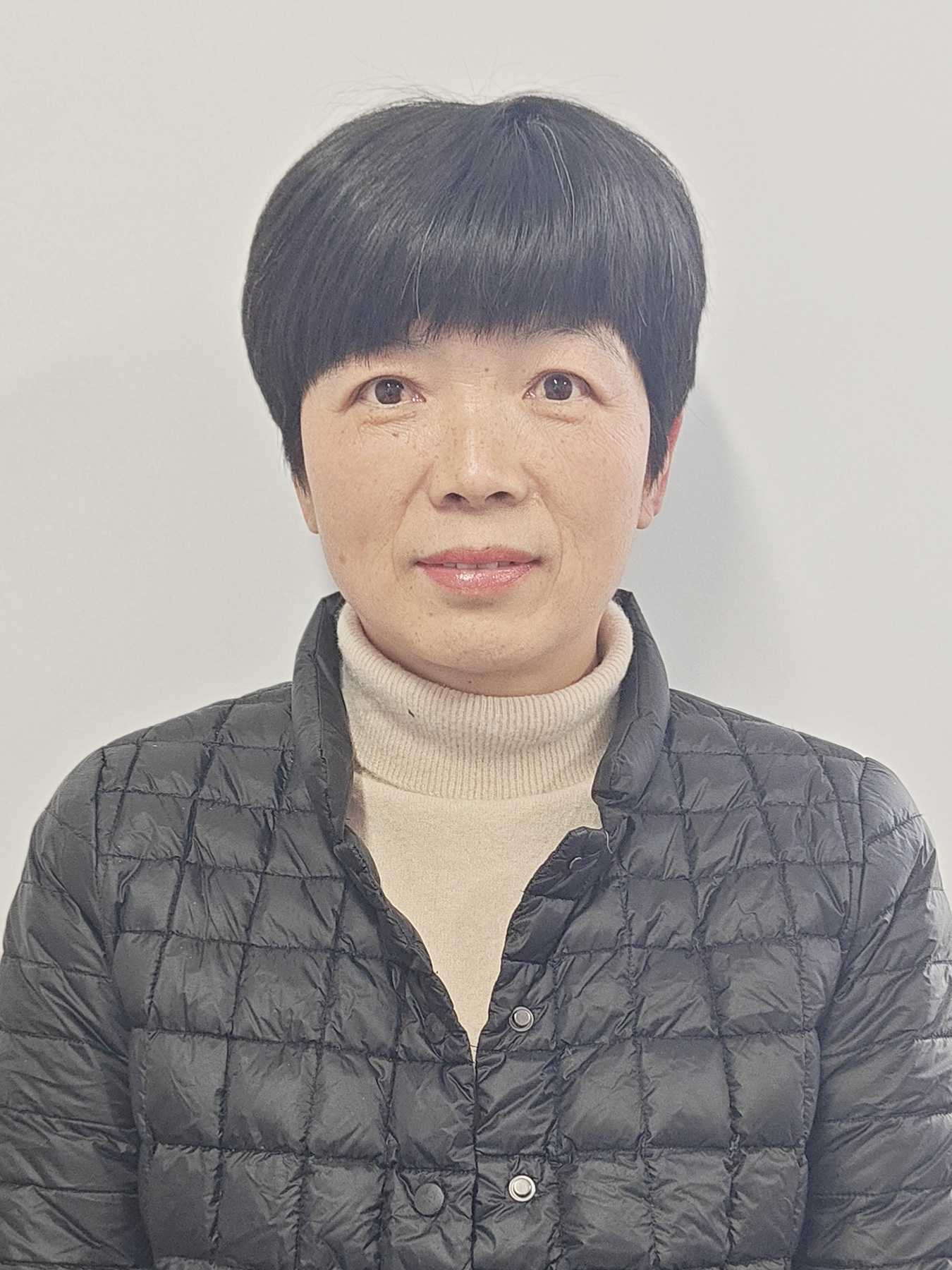 董岳芬阿姨照片
