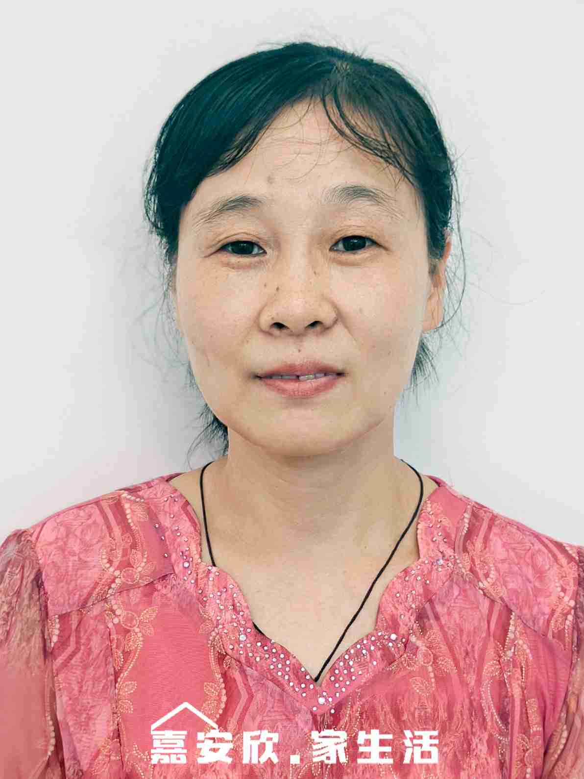 洪彩霞阿姨照片