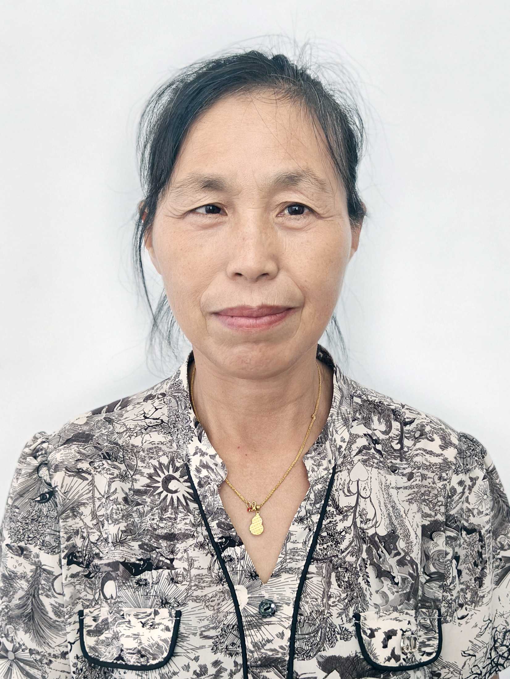 陆红囡阿姨照片
