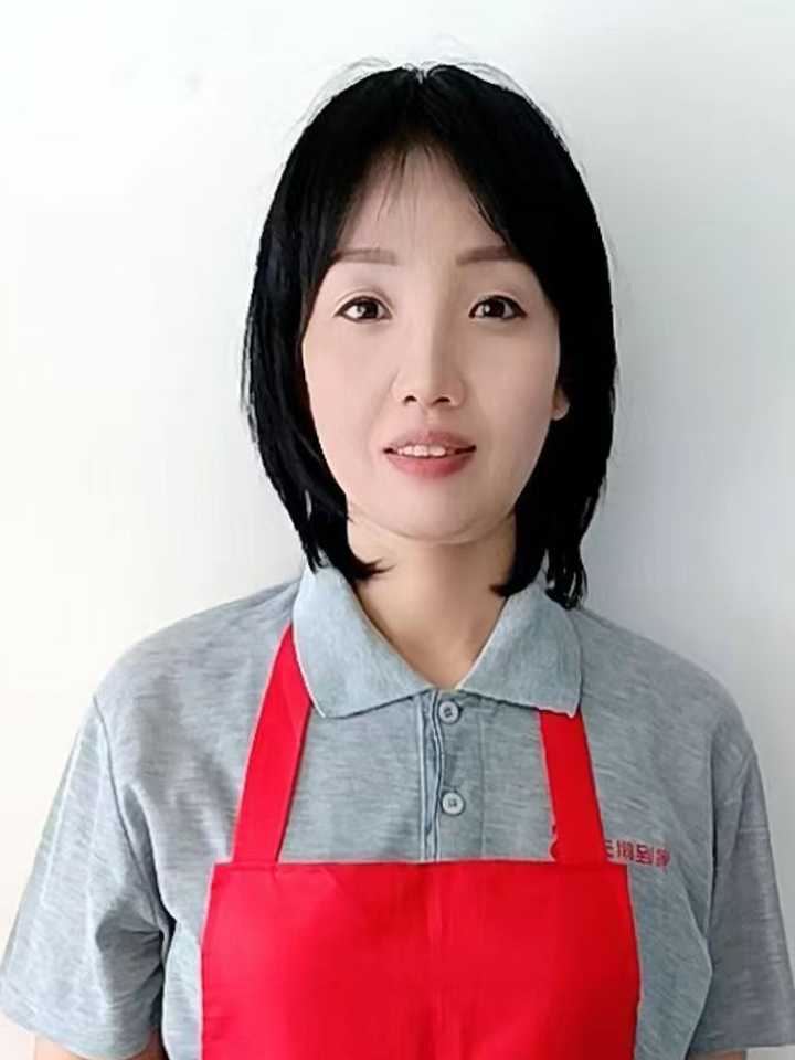 尹建敏阿姨照片